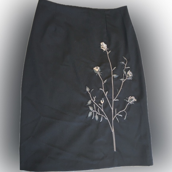 FRIPONNE PARIS Skirt with beautiful embroidery - Size 2 - preowned - Picture 1 of 6